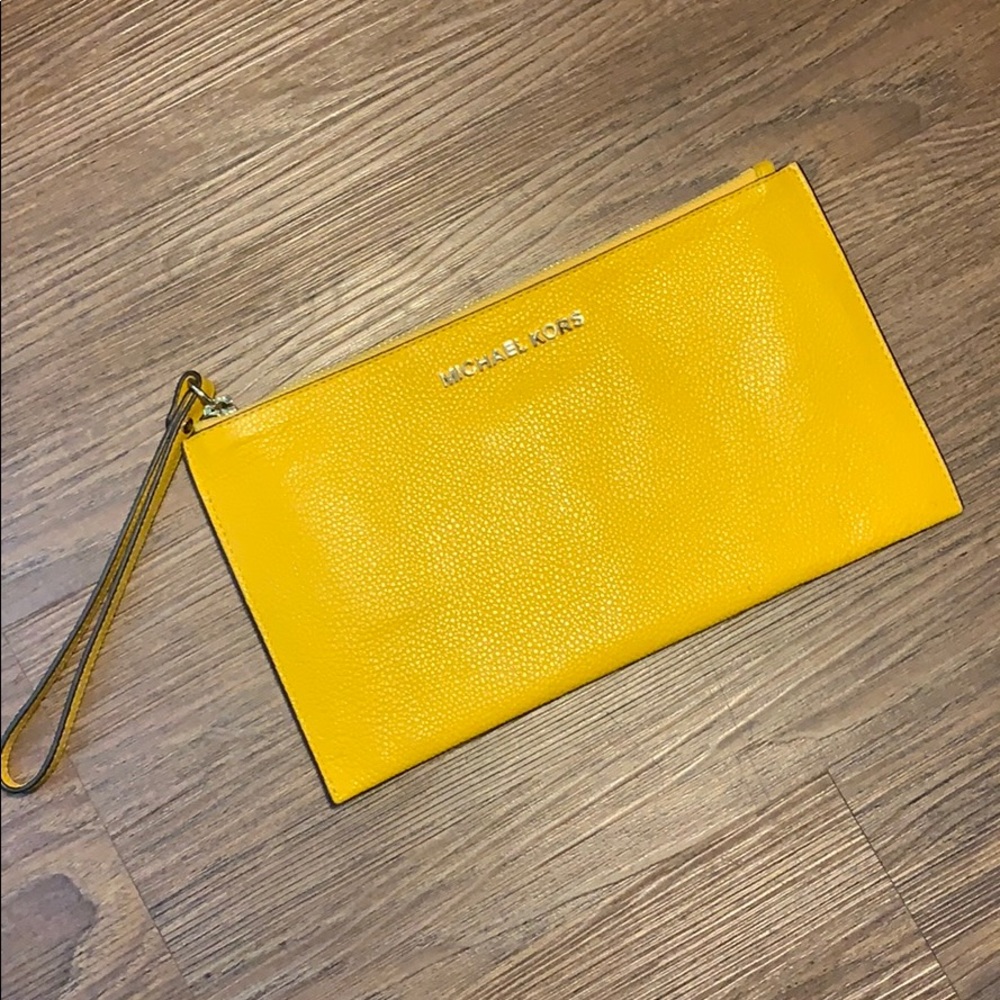 Michael Kors Jet Set Wristlet